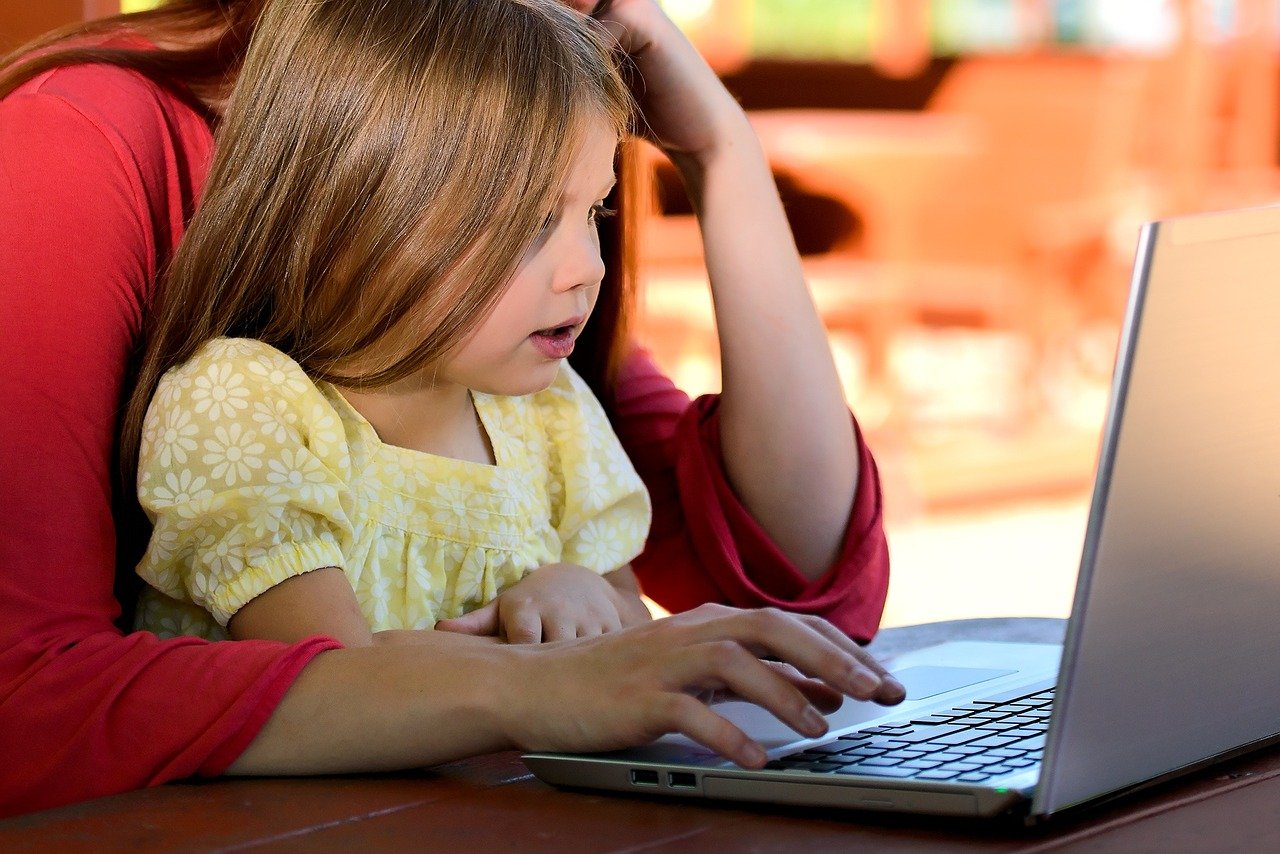 maintaining family relationships while traveling or moving abroad
