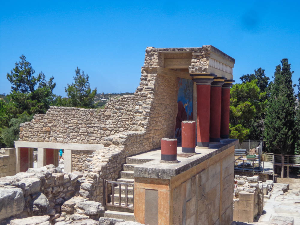 crete knossos pillars