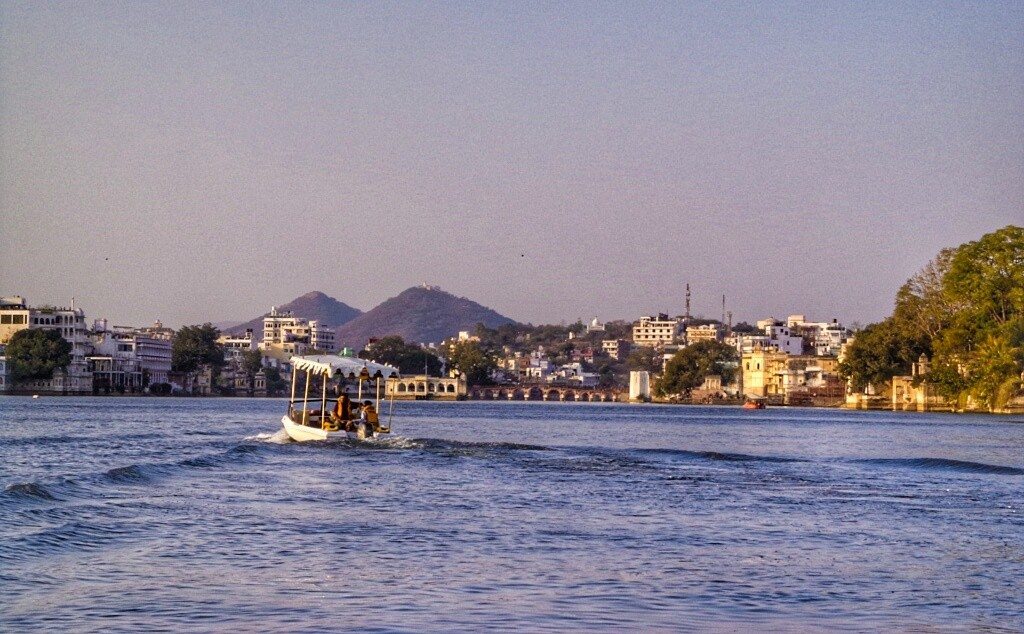wpid-udaipur-lake-boat-ride-01.jpeg.jpeg