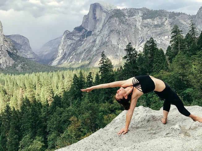 lasting adventures hiking and yoga retreat in USA