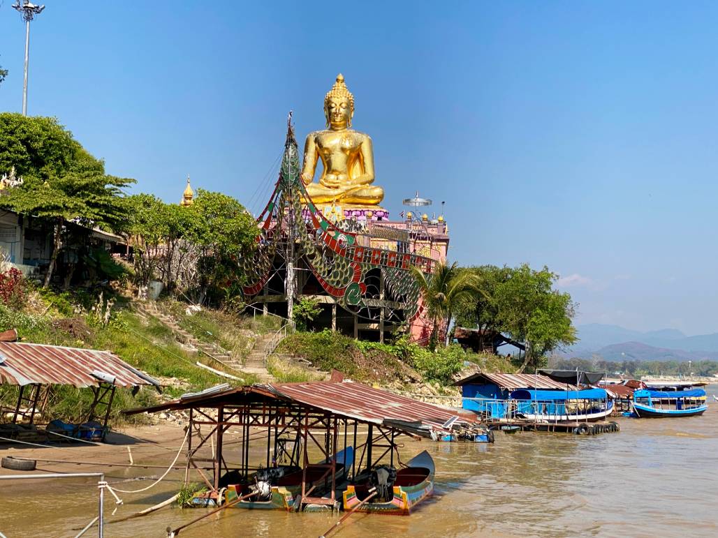 golden triangle buddha and mekong river OP