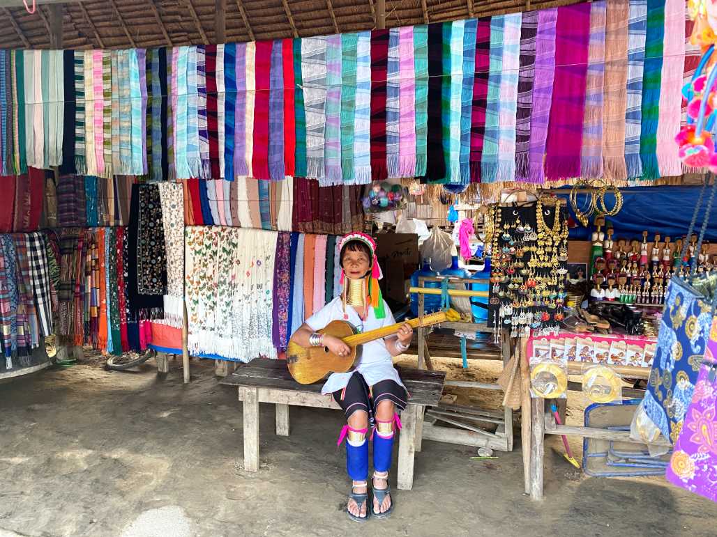 long neck karen hill tribe lady OP