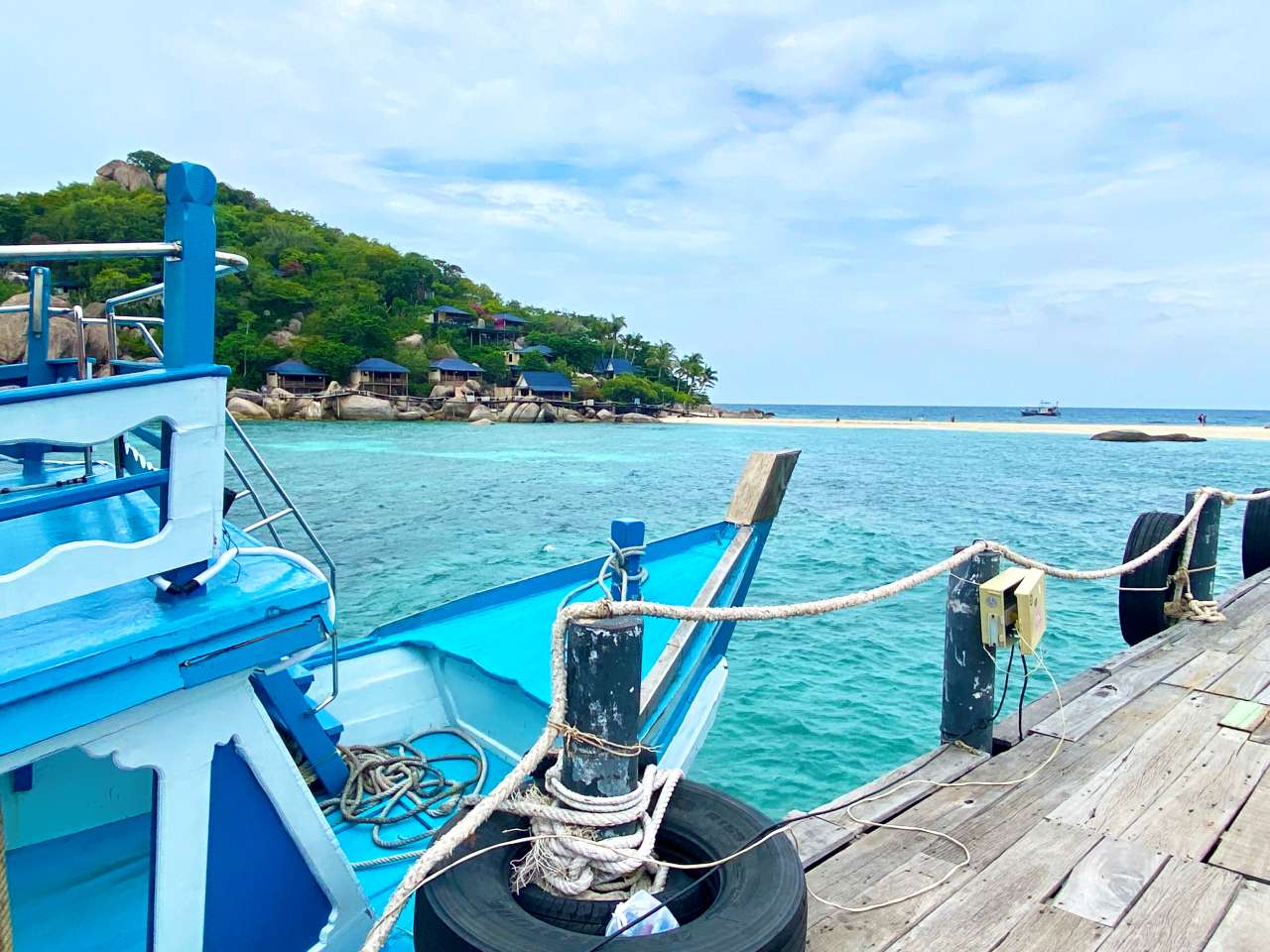 boat at koh nang yuan - koh tao